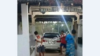 Ngeri! Mobil Ini Semalaman Masuk Kuburan, Sopir Mengira Pulang ke Rumah