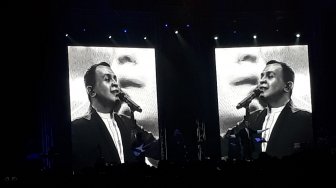 Tak Seperti Biasa, Tulus Sudah Kehausan Bawakan 2 Lagu di Panggung