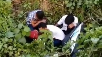 Dikejar Emak-emak, Pemotor di Banten Berakhir di Selokan