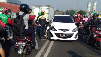 Kecelakaan Beruntun di Jalan Layang Tubagus Angke, 1 Orang Dilarikan ke RS