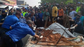 Truk Timpa Mobil di Tangerang, 4 Korban Dilaporkan Tewas