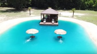 Keren, Pria Ini Bisa Sulap Halaman Belakang Rumah Jadi Pantai