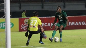 Irfan Jaya Cetak Gol, Persebaya Tundukkan Persipura di Gelora Bung Tomo