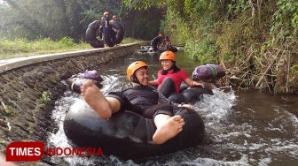 Asyiknya, River Tubing Menyusuri Kali Jowo di Sengkuyung Bumiaji