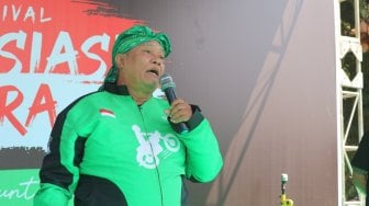 Nikahi Janda Tiga Anak, Perjaka 63 Tahun Ini Dapatkan 