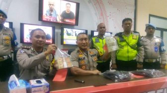 Sebar Uang Palsu di Tengah Jalan, Dua Pengedar Ditangkap, Satu WNA Buron