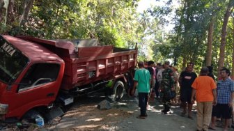 Dua Guru di Banyumas Tewas Terjepit Bak Truk dan Tertimpa Batu