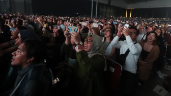 Personil boyband Westlife saat menghibur para penggemarnya di ICE BSD, Tangerang, Banten, Selasa (6/8). [Suara.com/Arya Manggala] 