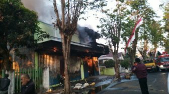 Toko King di Bondowoso Dilalap si Jago Merah