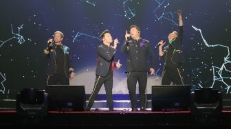 Medley Lagu Queen Hingga Akustik, Westlife Tutup Konser di Jakarta