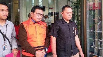 KPK Tahan Anggota DPRD Jambi dari Golkar Terkait Kasus Suap Zumi Zola