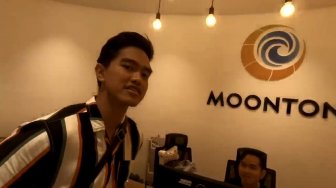 Kaesang Nge-vlog di Kantor Moonton, Warganet: Mau Daftar Jadi Hero Baru?