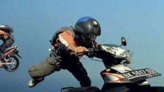 Ajaib, Potongan Gambar Iklan Motor Yamaha Ini Bisa Bikin Nyanyi