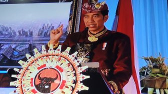 Dari Kabin Proton Persona, Presiden Joko Widodo Nge-Vlog