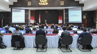 Sejumlah calon pimpinan (capim) KPK mengikuti tes profile assessment di gedung Lemhanas, Jakarta, Kamis (8/8). [ANTARA FOTO/Hafidz Mubarak]