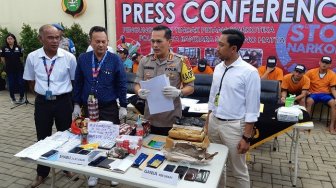 Diselip di Kerah Baju, Dr BangBonk Sudah 26 Kali Kirim Sabu ke Pelanggan
