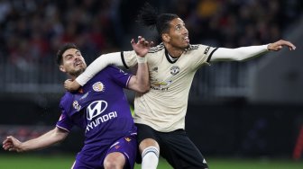 Manchester United Tolak Mentah-mentah Tawaran Everton untuk Chris Smalling