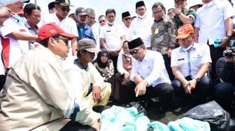 Tumpahan Minyak di Karawang, Ridwan Kamil Minta Pemda Kalkulasi Kerugian