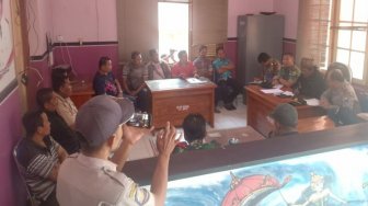 Puluhan Pedagang Pasar Baru Kencong Jember Datangi Kantor Camat