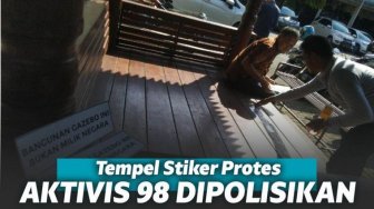 Aktivis 98 ini Datangi Polisi Usai Tempel Stiker Sarkas di Pengadilan!