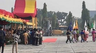 Ribuan Orang Ikuti Upacara HUT Ke-62 Riau di Tengah Kabut Asap