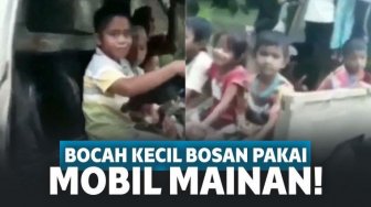 Bocah Ini Nekat Kendarai Mobil Beneran Bareng Teman Sekampung!