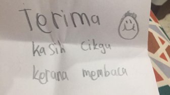 Bikin Meleleh, Siswa Ini Tulis Pantun Gombal untuk Gurunya