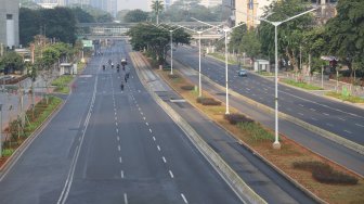 Warga berolahraga di kawasan Sudirman-Thamrin, Jakarta, Minggu (11/8). [Suara.com/Arya Manggala]
