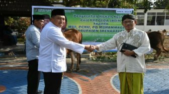 Polres Trenggalek, Serahkan 27 Hewan Qurban Pada Masyarakat