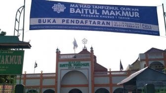 Geger, 2 Bendera HTI Berkibar di Masjid Solo saat Idul Adha