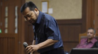 Terpidana kasus e-KTP Setya Novanto bersaksi dalam sidang lanjutan kasus dugaan suap proyek PLTU Riau-1, dengan terdakwa mantan Dirut PLN Sofyan Basir di Pengadilan Tipikor, Jakarta, Senin (12/8). [ANTARA FOTO/Puspa Perwitasari]