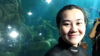 Jadi Paskibra dalam Air Sea World, Aaliyah Massaid Kaget Ikan Pari Lewat