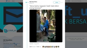 Jualan Sambil Beri Nasihat Soal Mantan, Aksi Pedagang Ini Kocak Abis