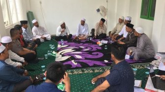 Ngaku Bertemu Allah SWT, Yahya Bikin Pengajian di Makam Syiah Kuala