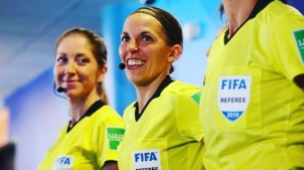 Ini Fakta Menarik Wasit Wanita yang Bakal Pimpin Piala Super Eropa 2019