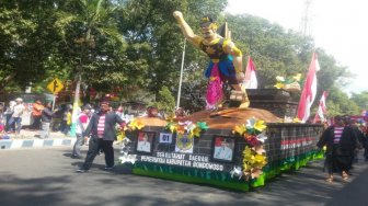 Warga Bondowoso, Nikmati Karnaval Bertajuk Pembangunan SDM Indonesia Unggul