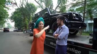 Gadai Perhiasan, Nagita Boyong Mercy G-Class Edisi Khusus Untuk Raffi Ahmad