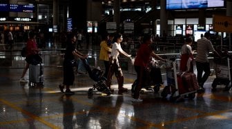 Suasana di Bandara Internasional Hong Kong, Cina, Selasa (13/8). [Philip FONG / AFP]
