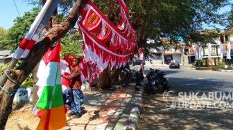Pedagang Bendera di Palabuhanratu Mengeluh Sepi Pembeli