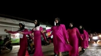 Unik, Lomba Gerak Jalan Malam Hari di Sumenep Ini Bikin Warga Terhibur