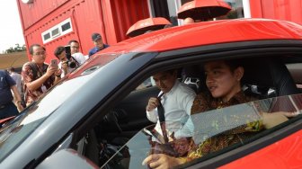 Wah, Dua Putra Presiden Joko Widodo Jajal GR Supra dan Mobil Listrik!