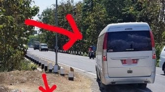 Buang Sampah Sembarangan, Ulah Mobil Pelat Merah Ini Jadi Sorotan