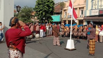 Gelar Upacara HUT RI, PKL Kritik Pembangunan Hotel di Malioboro