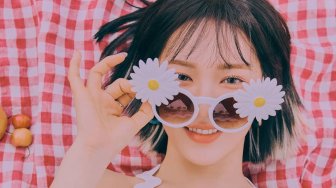 Wendy Red Velvet Pakai Kacamata Bunga Daisy, Harganya Ternyata Murah