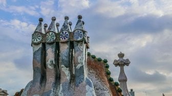 Cerobong asap Casa Batllo (Wikimedia Commons Sara Terrones)