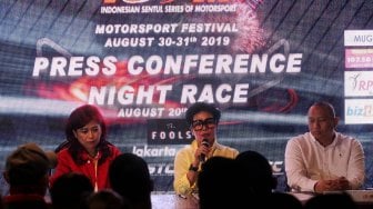 CEO ABM Enterprise Vivi Montolalu, General Manager Sentul International Sirkuit Lola Moenek dan Ketua IMI DKI Anondo Eko dalam acara Press Conference jelang digelarnya Motorsport Festival ISSOM Night Race 2019 di Jakarta, Selasa (20/8). [Suara.com/Oke Atmaja]