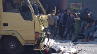 Adu Banteng Motor VS Truk, Dua Pegawai Koperasi Tewas di Tempat