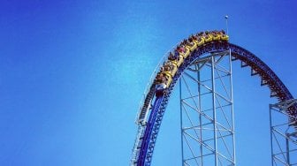 Merinding! Pengunjung Taman Hiburan Terjebak di Rollercoaster Gegara Mati Listrik