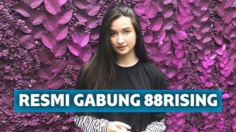 Stephanie Poetri Resmi Satu Agensi dengan Rich Brian di 88rising Title *