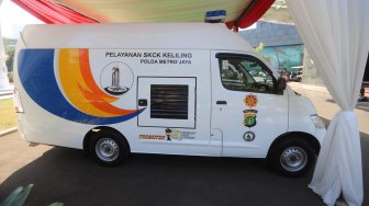 Mobil pelayanan SKCK Keliling saat launching di Polda Metro Jaya, Jakarta, Rabu (21/8). . [Suara.com/Arya Manggala]